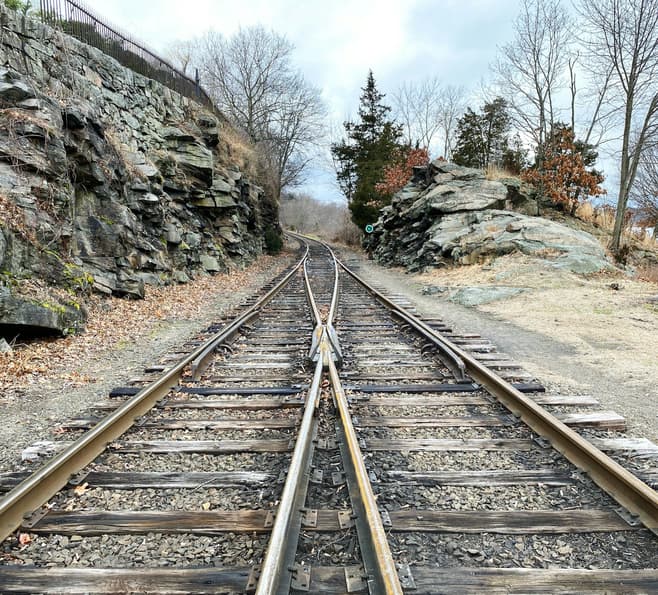 Converging railways