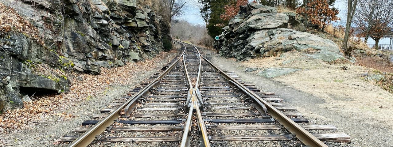 Converging railways