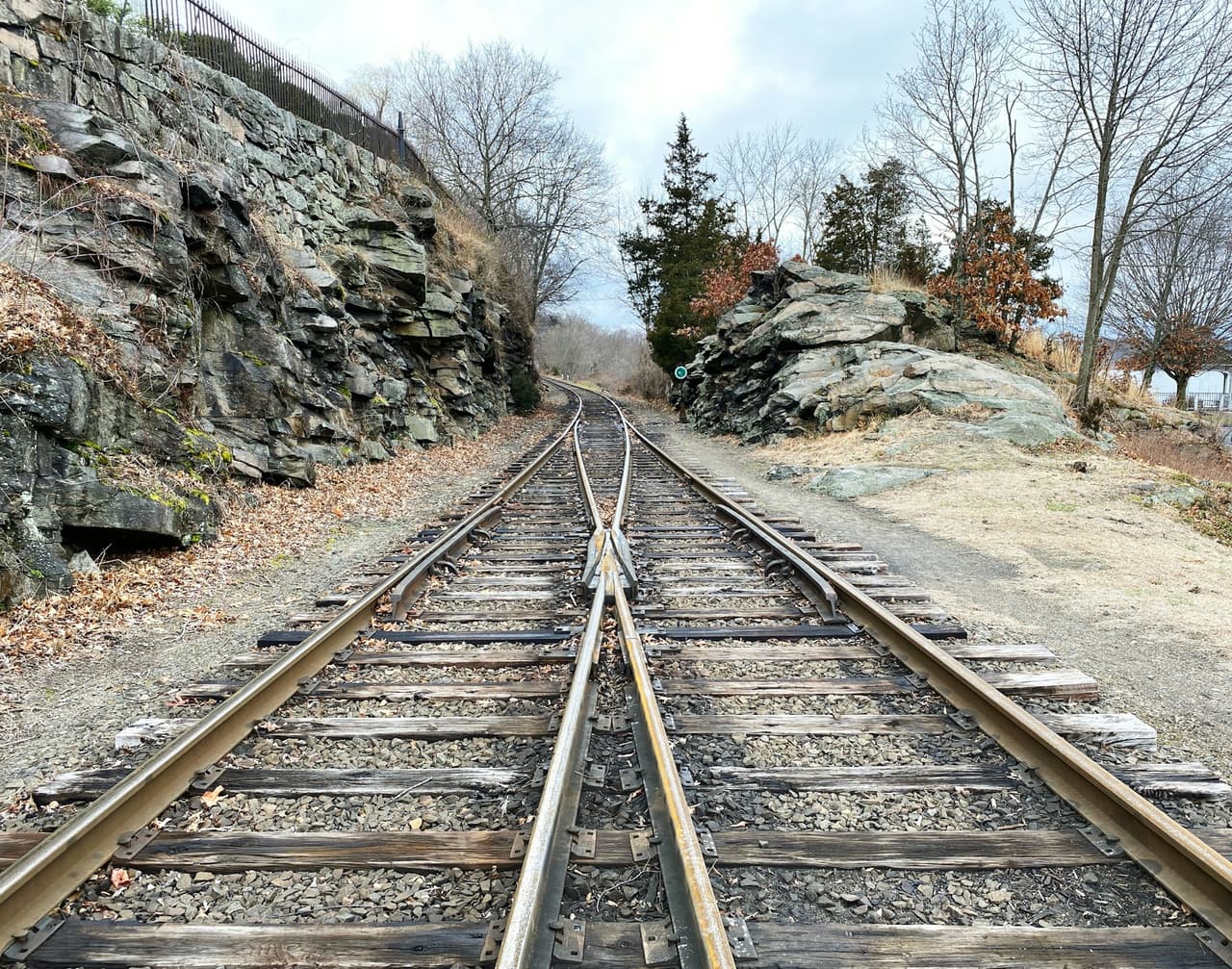 Converging railways