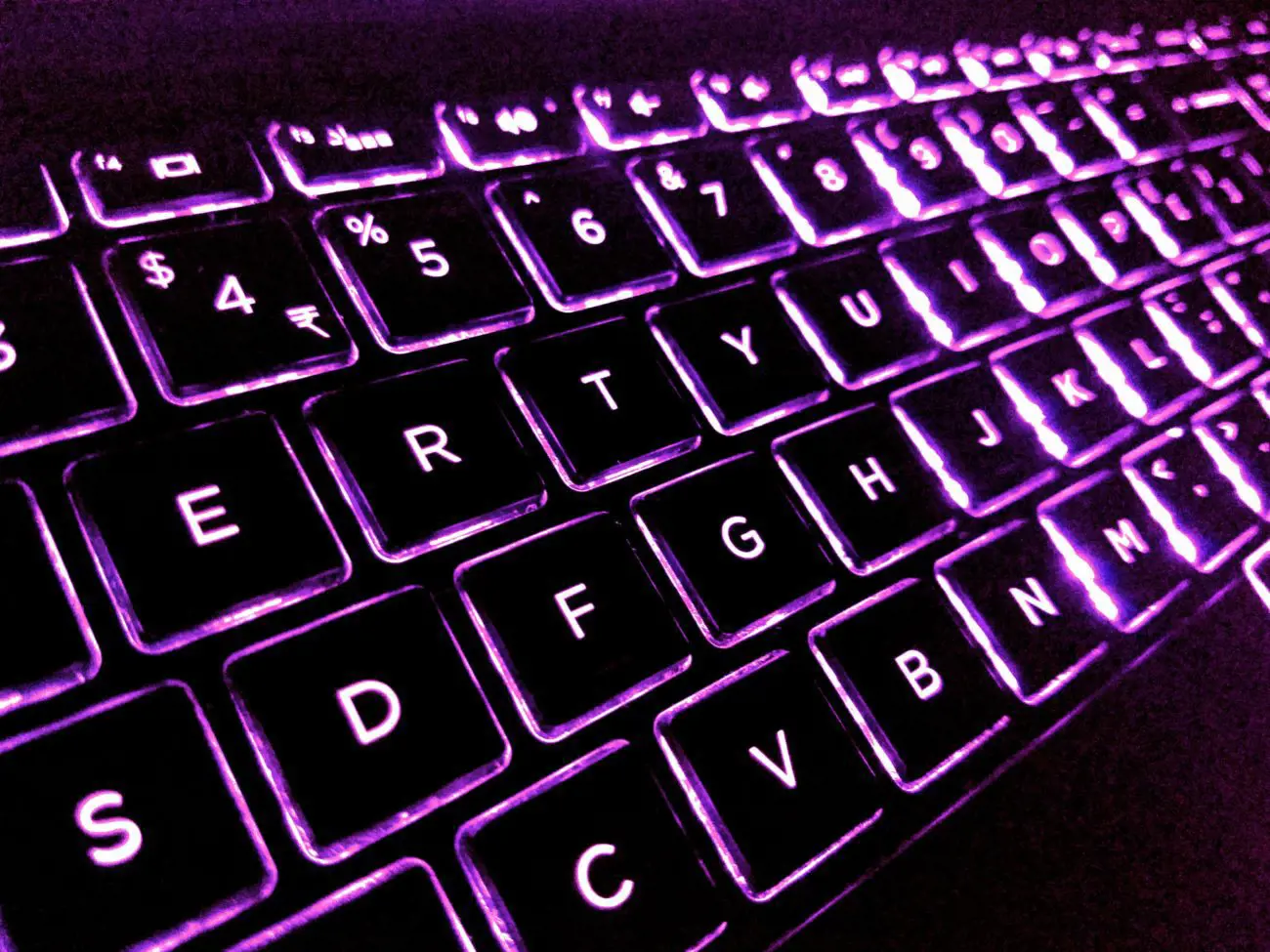 computer-keyboard-glow-glowing-keyboard-108561616