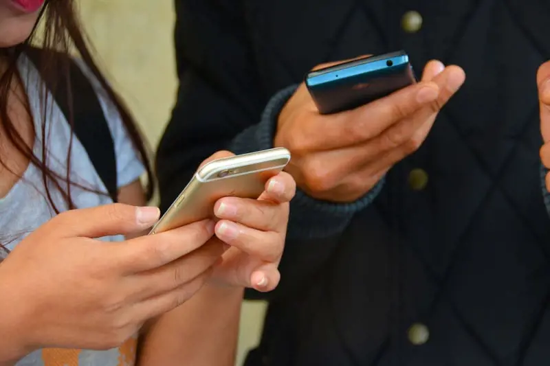 smartphone-mobile-hand-person-people-technology-595792-pxhere.com4_