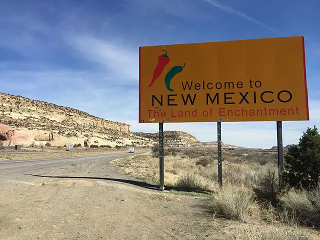 2016-03-21_10_04_58_Welcome_to_New_Mexico_sign_along_eastbound_Interstate_40_entering_McKinley_County_New_Mexico_from_Apache_County_Arizona_0