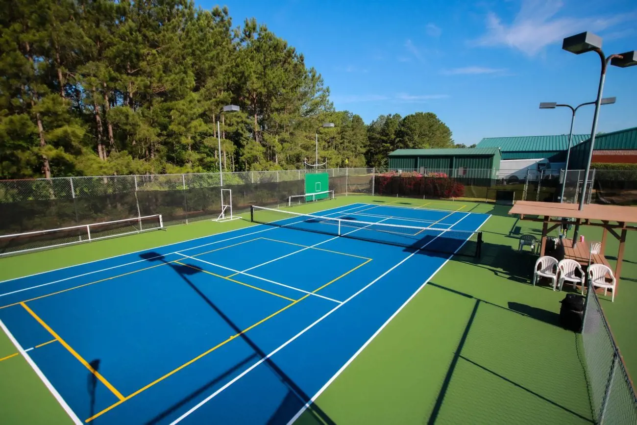 asphalt-tennis-court-5354328_1920-scaled