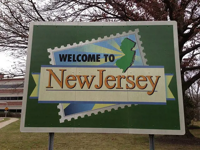 2014-12-20_15_44_54_Welcome_To_New_Jersey_sign_in_front_of_the_New_Jersey_Department_of_Transportation_Headquarters_in_Ewing_New_Jersey