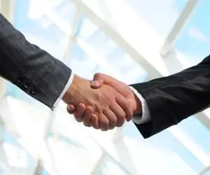 shaking_hands_handshake_business_385