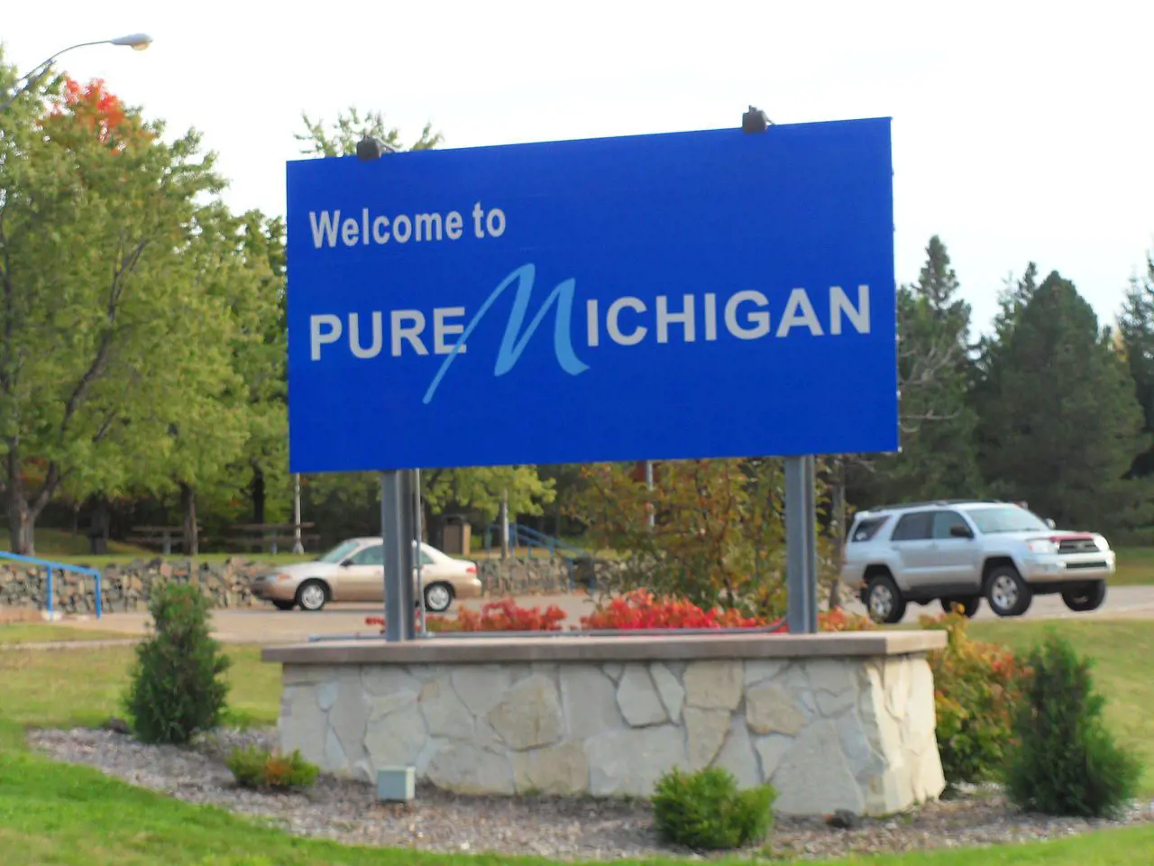 1280px-Michigan_entrance_sign