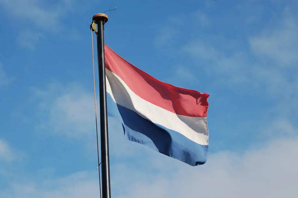 Holland-flag-wind