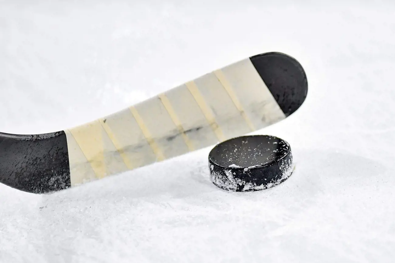 ice-hockey-4285440_1920-scaled