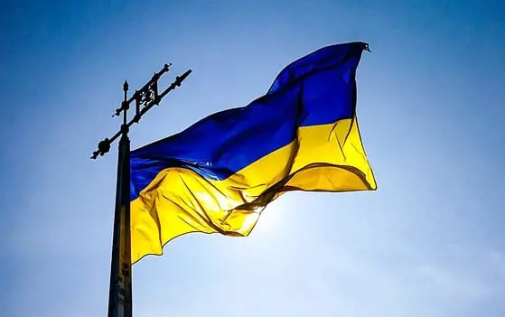 ukraine-flag-flying_1